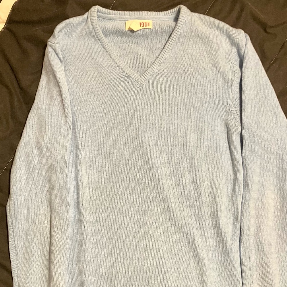 1901 brand v-neck sweater, light blue mens size large